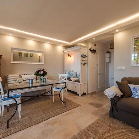 Le Poisson Bleu Apartment *